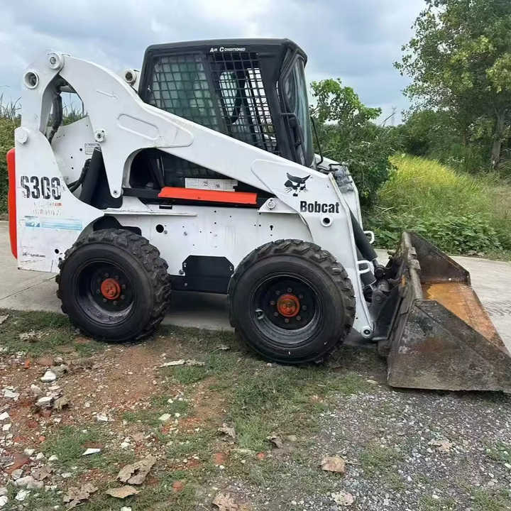 USED BOBCAT S300 Skid-steer Loader with Very Good Performance Is for Sale at a Low Price. S160/s185/s220/330 in Stock - Kompaktlaster: bilde 1 USED BOBCAT S300 Skid-steer Loader with Very Good Performance Is for Sale at a Low Price. S160/s185/s220/330 in Stock - Kompaktlaster: bilde 1