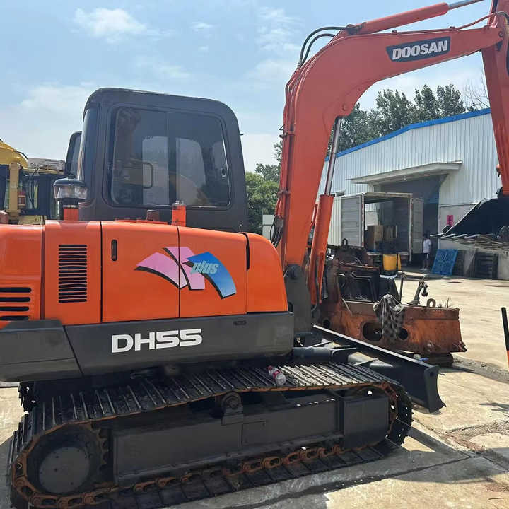 Used Digger Doosan Dh55 Construction Machinery Construction Digger Used Doosan Dh55 Cheap Excavator - Beltegraver: bilde 1 Used Digger Doosan Dh55 Construction Machinery Construction Digger Used Doosan Dh55 Cheap Excavator - Beltegraver: bilde 1