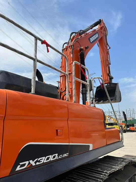 Used Excavator Doosan DX300 Excavators Mini Equipment Earth Moving Machinery Doosan Digger Excavator for Sale - Gravemaskin: bilde 4 Used Excavator Doosan DX300 Excavators Mini Equipment Earth Moving Machinery Doosan Digger Excavator for Sale - Gravemaskin: bilde 4