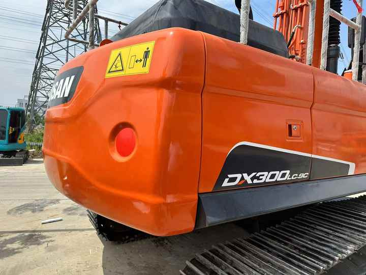 Used Excavator Doosan DX300 Excavators Mini Equipment Earth Moving Machinery Doosan Digger Excavator for Sale - Gravemaskin: bilde 3 Used Excavator Doosan DX300 Excavators Mini Equipment Earth Moving Machinery Doosan Digger Excavator for Sale - Gravemaskin: bilde 3
