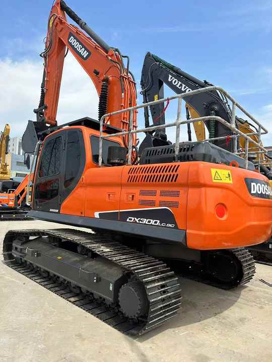 Used Excavator Doosan DX300 Excavators Mini Equipment Earth Moving Machinery Doosan Digger Excavator for Sale - Gravemaskin: bilde 2 Used Excavator Doosan DX300 Excavators Mini Equipment Earth Moving Machinery Doosan Digger Excavator for Sale - Gravemaskin: bilde 2