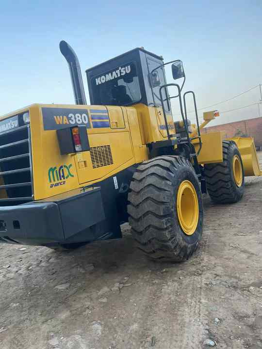 Used Komatsu WA380-3 Front Loader in Very Good Condition Strong Power komatsu 380 Wheel Loader Low Price Hot Sale - Hjullaster: bilde 5 Used Komatsu WA380-3 Front Loader in Very Good Condition Strong Power komatsu 380 Wheel Loader Low Price Hot Sale - Hjullaster: bilde 5