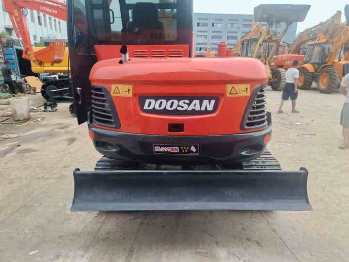 Used Mini Excavator DX55-9C Doosan Excavator 5 Tonnes High Performance Low Price for Sale Dh55 Dh60 Dx55 Dx60 in Stock - Minigraver: bilde 4 Used Mini Excavator DX55-9C Doosan Excavator 5 Tonnes High Performance Low Price for Sale Dh55 Dh60 Dx55 Dx60 in Stock - Minigraver: bilde 4