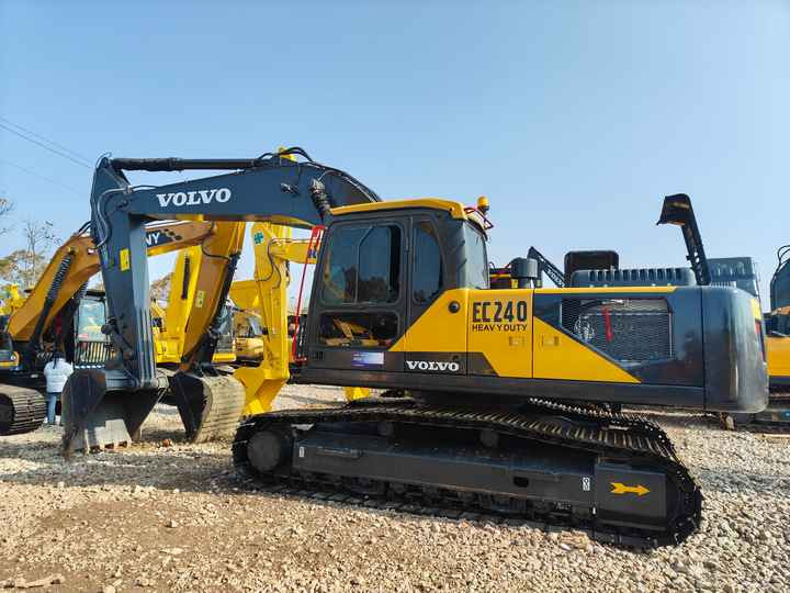 Used VOLVO EC240 Excavator for Sale with Good Performance and Low Price Powerful Construction Machinery for Sale - Gravemaskin: bilde 3 Used VOLVO EC240 Excavator for Sale with Good Performance and Low Price Powerful Construction Machinery for Sale - Gravemaskin: bilde 3