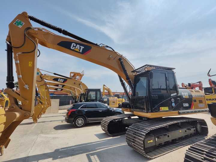 USED CAT 320 Excavator with Wide Track Shoe for Sale - Beltegraver: bilde 2 USED CAT 320 Excavator with Wide Track Shoe for Sale - Beltegraver: bilde 2