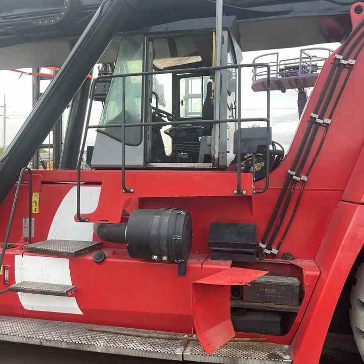 Used KALMAR DRF450-60S5 Port Reach Stacker Container Dedicated 45t - Reachstackere: bilde 5 Used KALMAR DRF450-60S5 Port Reach Stacker Container Dedicated 45t - Reachstackere: bilde 5
