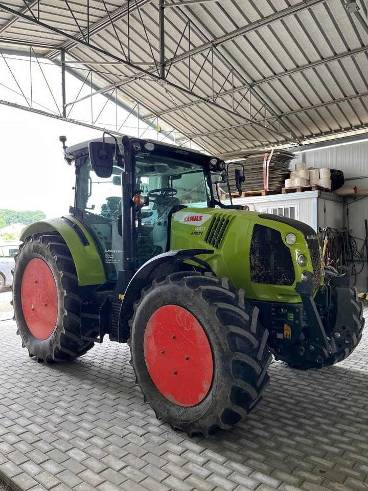 Claas Arion 440 - Traktor: bilde 4 Claas Arion 440 - Traktor: bilde 4