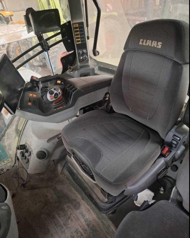Claas Axion 830 Cmatic - Traktor: bilde 4 Claas Axion 830 Cmatic - Traktor: bilde 4