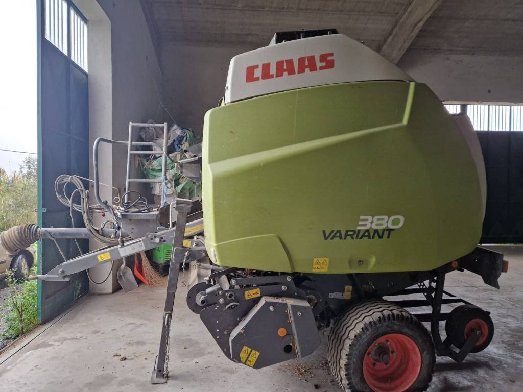 Claas VARIANT 380 PRO RF - Rundballepresse: bilde 1 Claas VARIANT 380 PRO RF - Rundballepresse: bilde 1