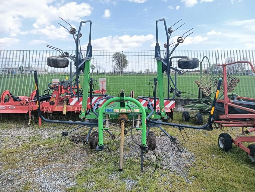 Deutz-fahr 5521 - Rundballepakker: bilde 1 Deutz-fahr 5521 - Rundballepakker: bilde 1