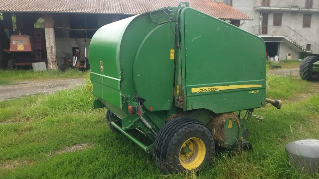 John Deere F 450 - Rundballepresse: bilde 1 John Deere F 450 - Rundballepresse: bilde 1