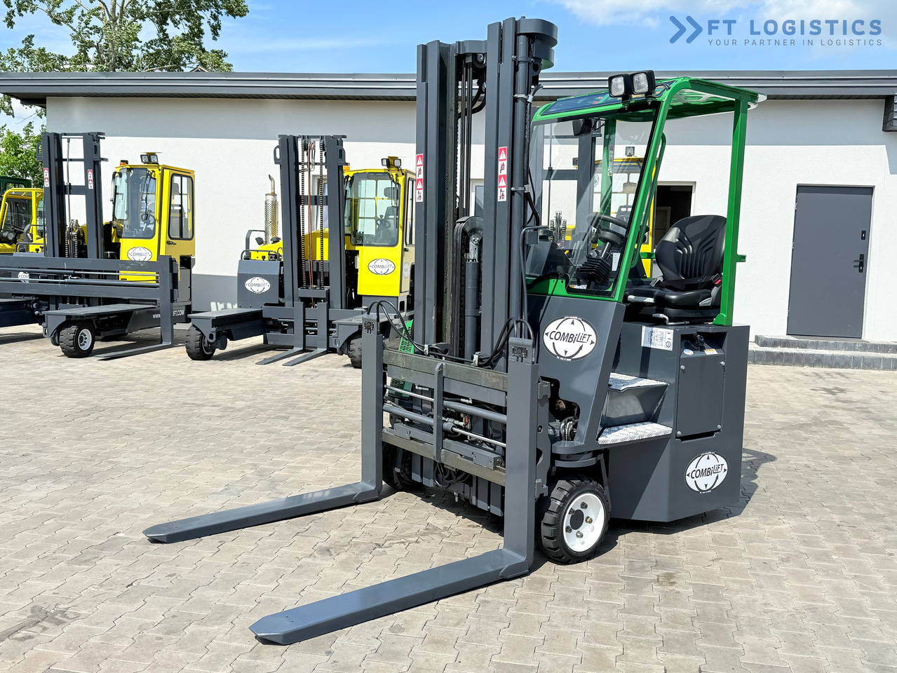 COMBILIFT CB2500 / DIESEL / EXTENDABLE FORKS / TRIPLEX / 5500MM / FREE LIFT / SIDE SHIFT / FORK POSITIONER / LIKE NEW - 4-veis truck: bilde 1 COMBILIFT CB2500 / DIESEL / EXTENDABLE FORKS / TRIPLEX / 5500MM / FREE LIFT / SIDE SHIFT / FORK POSITIONER / LIKE NEW - 4-veis truck: bilde 1