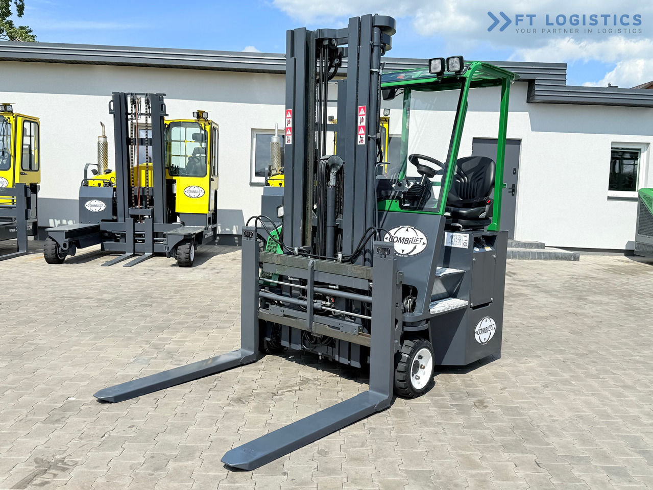 COMBILIFT CB2500 / DIESEL / EXTENDABLE FORKS / TRIPLEX / 5500MM / FREE LIFT / SIDE SHIFT / FORK POSITIONER / LIKE NEW - 4-veis truck: bilde 2 COMBILIFT CB2500 / DIESEL / EXTENDABLE FORKS / TRIPLEX / 5500MM / FREE LIFT / SIDE SHIFT / FORK POSITIONER / LIKE NEW - 4-veis truck: bilde 2