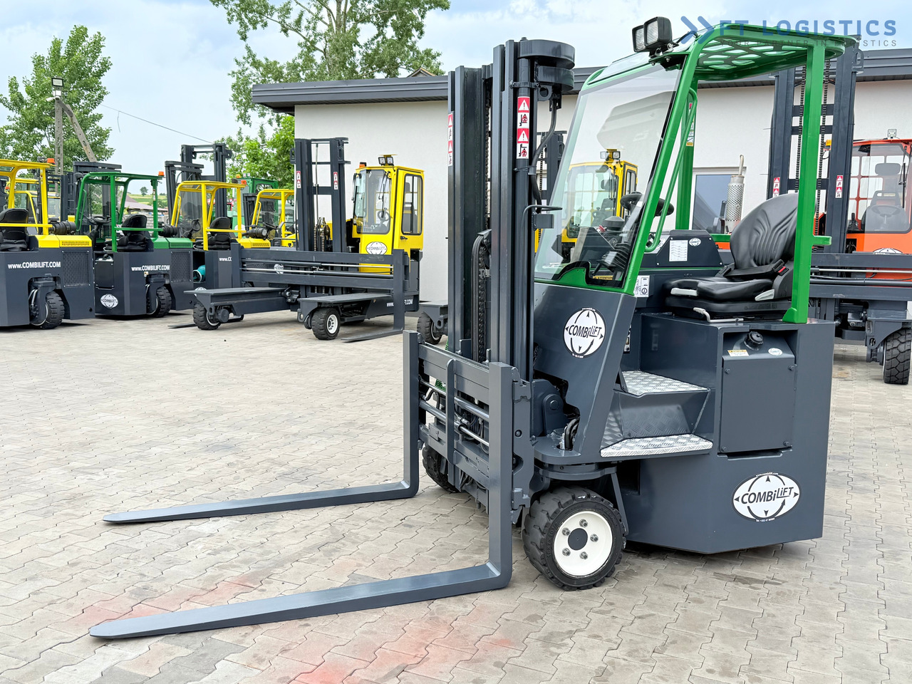 COMBILIFT CB3000 / DIESEL / TRIPLEX 4900MM / FREE LIFT / SIDESHIFT / FORK POSITIONER / 1500MM FORKS / LIKE NEW - 4-veis truck: bilde 2 COMBILIFT CB3000 / DIESEL / TRIPLEX 4900MM / FREE LIFT / SIDESHIFT / FORK POSITIONER / 1500MM FORKS / LIKE NEW - 4-veis truck: bilde 2