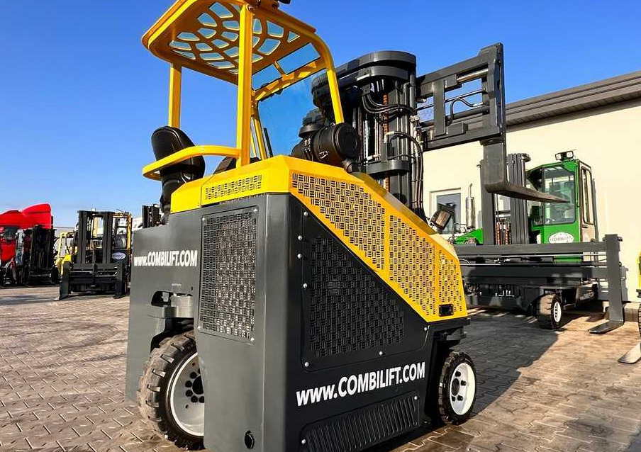 Leie  Combilift C2500CB - DIESEL - TRIPLEX - 2018 - LIKE NEW Combilift C2500CB - DIESEL - TRIPLEX - 2018 - LIKE NEW: bilde 29