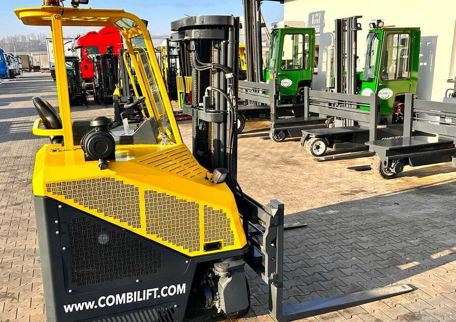Leie  Combilift C2500CB - DIESEL - TRIPLEX - 2018 - LIKE NEW Combilift C2500CB - DIESEL - TRIPLEX - 2018 - LIKE NEW: bilde 38