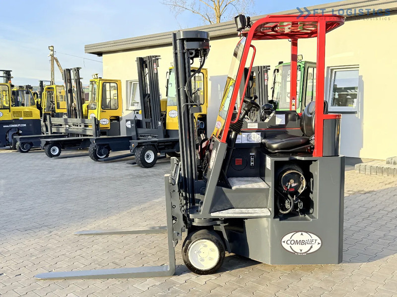 Combilift C3000CB / GAS / TRIPLEX 4900MM / FREE LIFT / SIDE SHIFT / FORK POSITIONER / EXCELLENT CONDITION / Wide range of four-way and sid - 4-veis truck: bilde 2 Combilift C3000CB / GAS / TRIPLEX 4900MM / FREE LIFT / SIDE SHIFT / FORK POSITIONER / EXCELLENT CONDITION / Wide range of four-way and sid - 4-veis truck: bilde 2