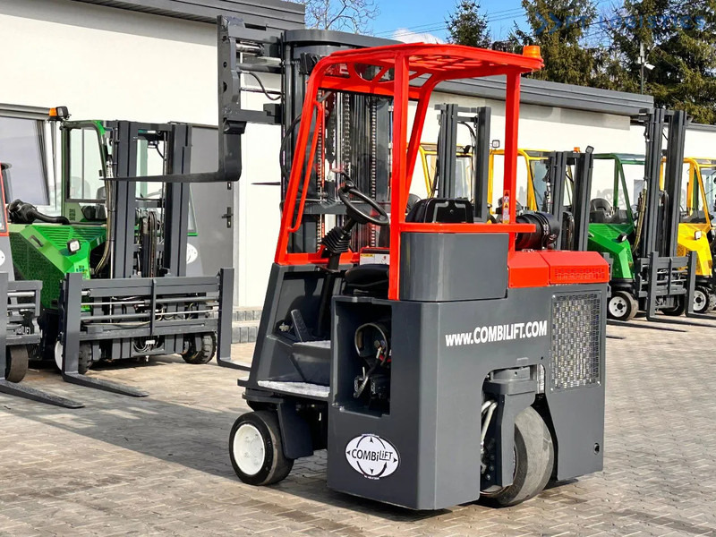 Combilift C3000CB / LPG / TRIPLEX / 5500MM / FREE LIFT / FORK SHIFT / POSITIONER C3000CB / LPG / TRIPLEX / 5500MM / FREE LIFT / FORK SHIFT - 4-veis truck: bilde 3 Combilift C3000CB / LPG / TRIPLEX / 5500MM / FREE LIFT / FORK SHIFT / POSITIONER C3000CB / LPG / TRIPLEX / 5500MM / FREE LIFT / FORK SHIFT - 4-veis truck: bilde 3