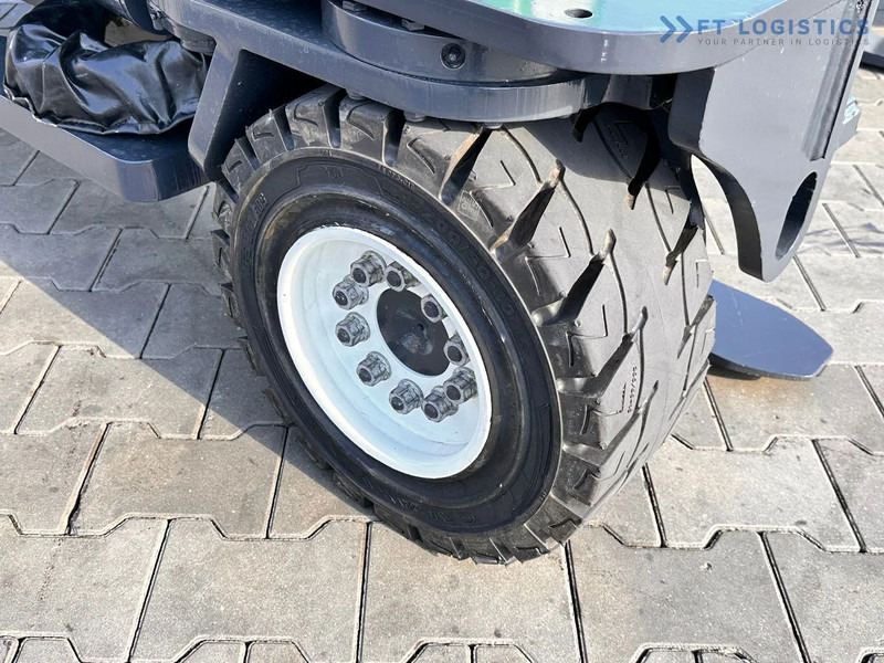 Combilift C4000 / TRIPLEX / 4900MM / LPG / FREE LIFT / FORK SHIFT / LIKE NEW C4000 / TRIPLEX / 4900MM / LPG / FREE LIFT / FORK SHIFT / LIK - 4-veis truck: bilde 5 Combilift C4000 / TRIPLEX / 4900MM / LPG / FREE LIFT / FORK SHIFT / LIKE NEW C4000 / TRIPLEX / 4900MM / LPG / FREE LIFT / FORK SHIFT / LIK - 4-veis truck: bilde 5