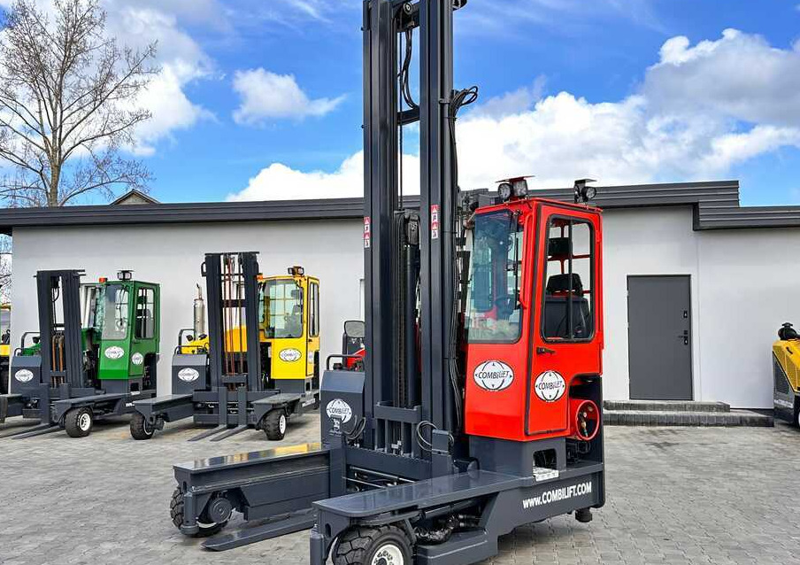 Combilift C4000 / TRIPLEX / 9300MM / FREE LIFT / FORK POSITIONER / GAS / CABIN / LIKE NEW - 4-veis truck: bilde 1 Combilift C4000 / TRIPLEX / 9300MM / FREE LIFT / FORK POSITIONER / GAS / CABIN / LIKE NEW - 4-veis truck: bilde 1