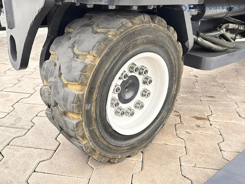 Combilift C4500 / DUPLEX / 4050MM / DIESEL / WIDE POSITIONER / FREE LIFT C4500 / DUPLEX / 4050MM / DIESEL / WIDE POSITIONER / FREE LIFT - 4-veis truck: bilde 5 Combilift C4500 / DUPLEX / 4050MM / DIESEL / WIDE POSITIONER / FREE LIFT C4500 / DUPLEX / 4050MM / DIESEL / WIDE POSITIONER / FREE LIFT - 4-veis truck: bilde 5