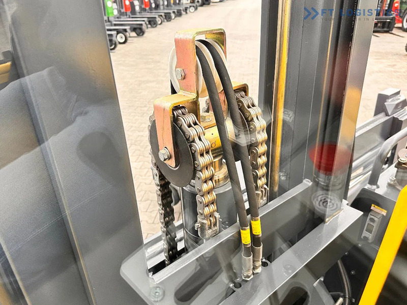 Combilift C4500 / DUPLEX / 4050MM / DIESEL / WIDE POSITIONER / FREE LIFT C4500 / DUPLEX / 4050MM / DIESEL / WIDE POSITIONER / FREE LIFT - 4-veis truck: bilde 2 Combilift C4500 / DUPLEX / 4050MM / DIESEL / WIDE POSITIONER / FREE LIFT C4500 / DUPLEX / 4050MM / DIESEL / WIDE POSITIONER / FREE LIFT - 4-veis truck: bilde 2