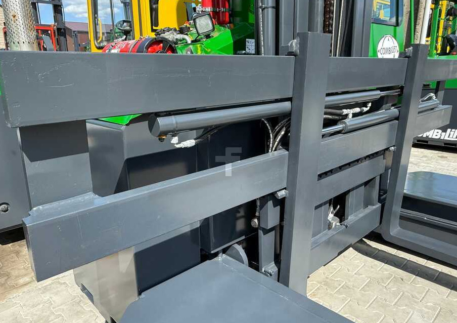 Combilift C5000E / ELECTRIC / TRIPLEX 8300MM / FULL FREE LIFT / WIDE POSITIONER / FORK SIDESHIFT / BATTERY LIKE NEW - 4-veis truck: bilde 5 Combilift C5000E / ELECTRIC / TRIPLEX 8300MM / FULL FREE LIFT / WIDE POSITIONER / FORK SIDESHIFT / BATTERY LIKE NEW - 4-veis truck: bilde 5