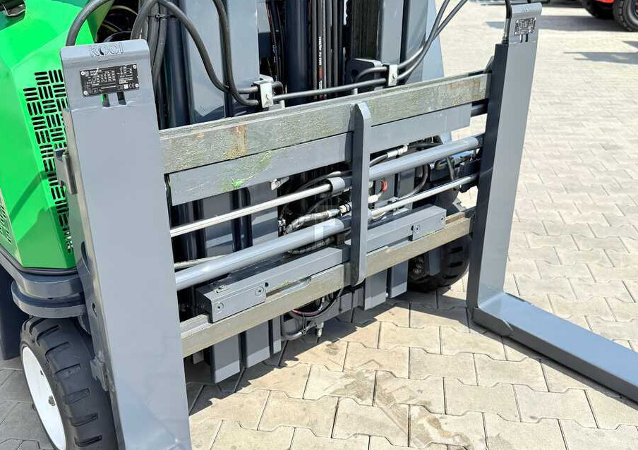 Combilift CB2500 / DIESEL / EXTENDABLE FORKS / TRIPLEX / 5500MM / FREE LIFT / SIDE SHIFT / FORK POSITIONER / LIKE NEW - 4-veis truck: bilde 4 Combilift CB2500 / DIESEL / EXTENDABLE FORKS / TRIPLEX / 5500MM / FREE LIFT / SIDE SHIFT / FORK POSITIONER / LIKE NEW - 4-veis truck: bilde 4
