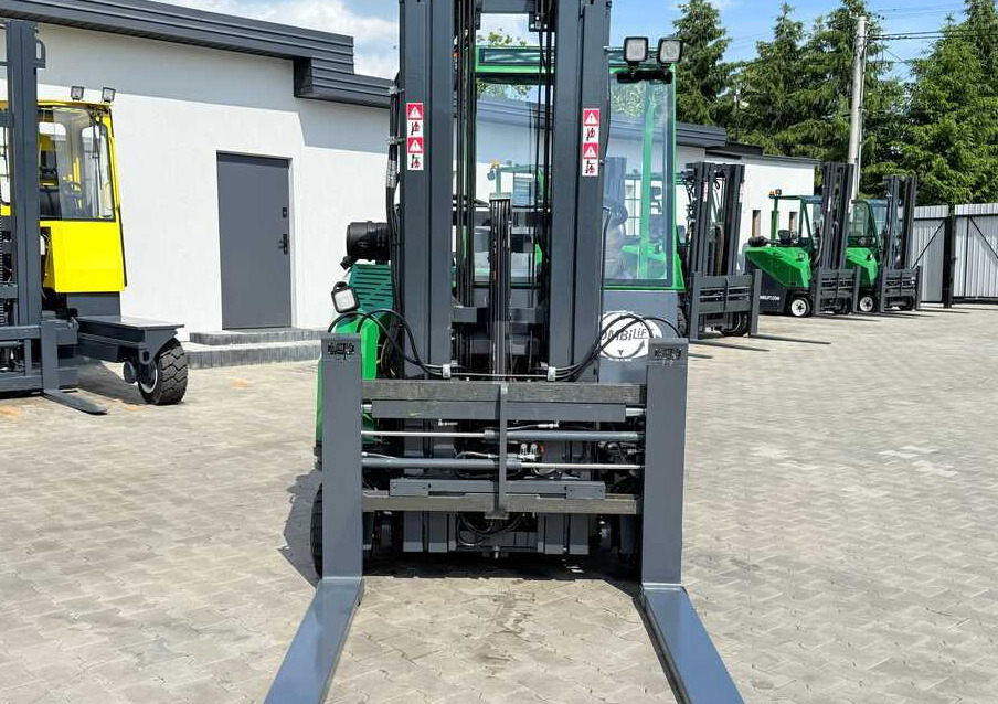 Combilift CB2500 / DIESEL / EXTENDABLE FORKS / TRIPLEX / 5500MM / FREE LIFT / SIDE SHIFT / FORK POSITIONER / LIKE NEW - 4-veis truck: bilde 3 Combilift CB2500 / DIESEL / EXTENDABLE FORKS / TRIPLEX / 5500MM / FREE LIFT / SIDE SHIFT / FORK POSITIONER / LIKE NEW - 4-veis truck: bilde 3