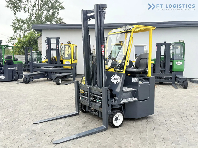 Combilift CB2500 / DUPLEX / 4100MM / DIESEL / FREE LIFT / FORK POSITIONER / SIDE SHIFT / LIKE NEW / Wide range of four-way and side loader - 4-veis truck: bilde 1 Combilift CB2500 / DUPLEX / 4100MM / DIESEL / FREE LIFT / FORK POSITIONER / SIDE SHIFT / LIKE NEW / Wide range of four-way and side loader - 4-veis truck: bilde 1
