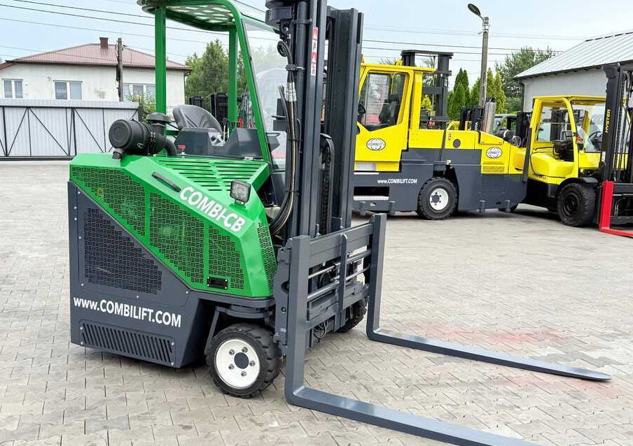 Combilift CB3000 / DIESEL / TRIPLEX 4900MM / FREE LIFT / SIDESHIFT / FORK POSITIONER / 1500MM FORKS / LIKE NEW - 4-veis truck: bilde 5 Combilift CB3000 / DIESEL / TRIPLEX 4900MM / FREE LIFT / SIDESHIFT / FORK POSITIONER / 1500MM FORKS / LIKE NEW - 4-veis truck: bilde 5