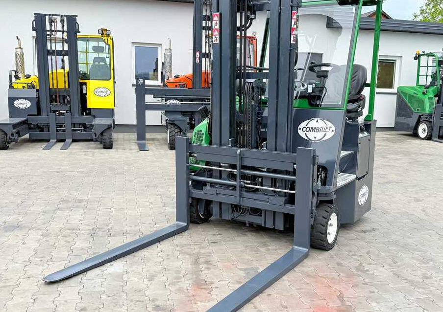 Combilift CB3000 / DIESEL / TRIPLEX 4900MM / FREE LIFT / SIDESHIFT / FORK POSITIONER / 1500MM FORKS / LIKE NEW - 4-veis truck: bilde 3 Combilift CB3000 / DIESEL / TRIPLEX 4900MM / FREE LIFT / SIDESHIFT / FORK POSITIONER / 1500MM FORKS / LIKE NEW - 4-veis truck: bilde 3