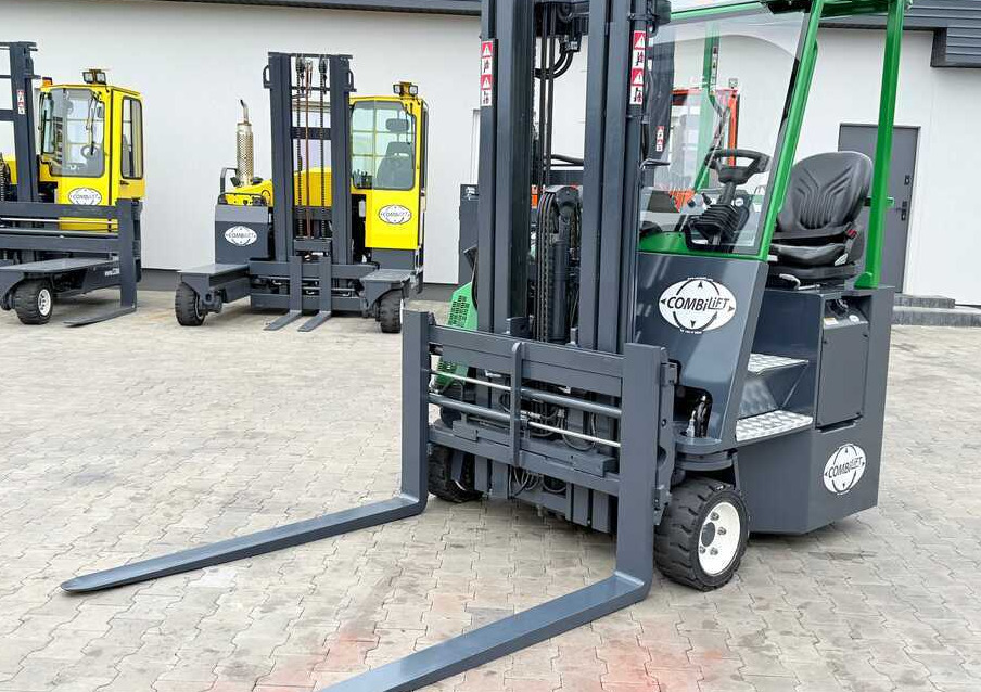 Combilift CB3000 / DIESEL / TRIPLEX 4900MM / FREE LIFT / SIDESHIFT / FORK POSITIONER / 1500MM FORKS / LIKE NEW - 4-veis truck: bilde 2 Combilift CB3000 / DIESEL / TRIPLEX 4900MM / FREE LIFT / SIDESHIFT / FORK POSITIONER / 1500MM FORKS / LIKE NEW - 4-veis truck: bilde 2