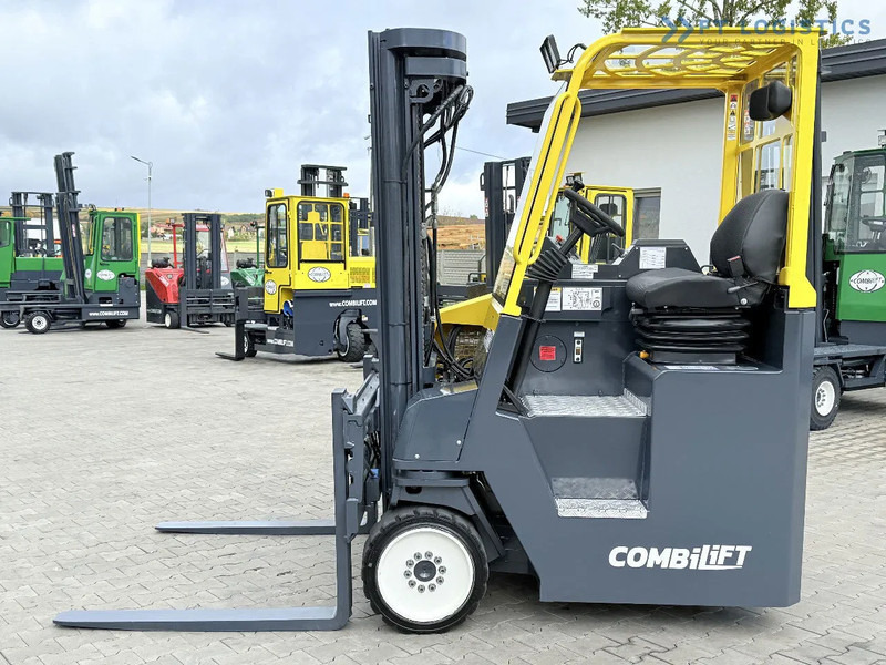 Combilift CB4000 / GAS / TRIPLEX 5200MM / FREE LIFT / FORK POSITIONER / SIDE SHIFT / EXCELLENT CONDITION / Wide range of four-way and side - 4-veis truck: bilde 2 Combilift CB4000 / GAS / TRIPLEX 5200MM / FREE LIFT / FORK POSITIONER / SIDE SHIFT / EXCELLENT CONDITION / Wide range of four-way and side - 4-veis truck: bilde 2