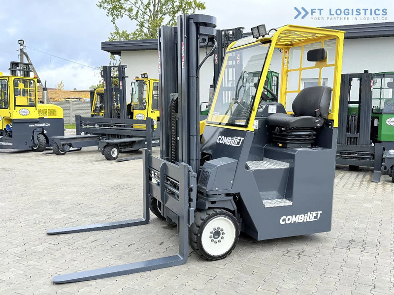 Combilift CB4000 / GAS / TRIPLEX 5200MM / FREE LIFT / FORK POSITIONER / SIDE SHIFT / EXCELLENT CONDITION / Wide range of four-way and side - 4-veis truck: bilde 3 Combilift CB4000 / GAS / TRIPLEX 5200MM / FREE LIFT / FORK POSITIONER / SIDE SHIFT / EXCELLENT CONDITION / Wide range of four-way and side - 4-veis truck: bilde 3