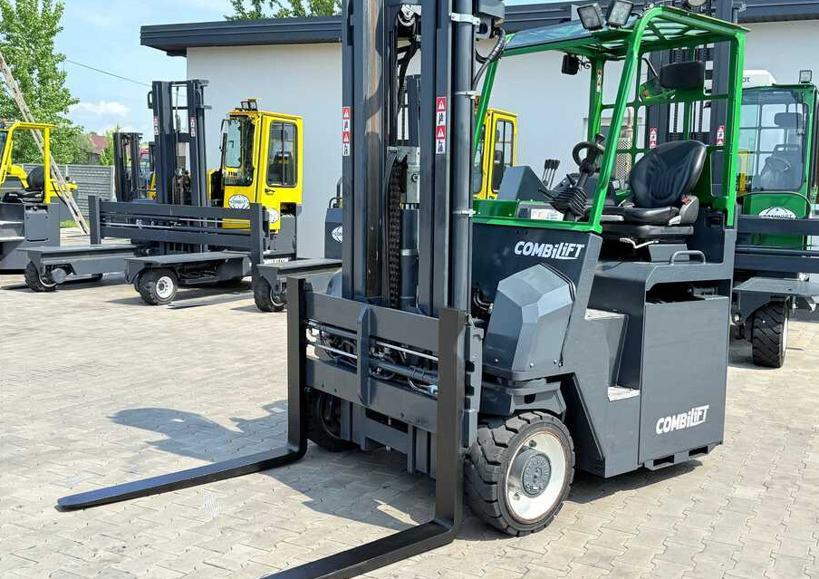Combilift CBE4000 / TRIPLEX / 5200 / FREE-LIFT - 4-veis truck: bilde 1 Combilift CBE4000 / TRIPLEX / 5200 / FREE-LIFT - 4-veis truck: bilde 1