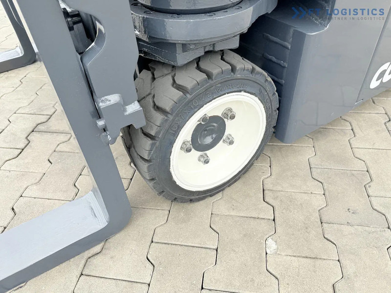 Combilift Combilift CBE2500 / TRIPLEX / 5500MM / FREE LIFT / ELECTRIC DRIVE / ONLY 2300 MTH / FORK POSITIONER / SIDE SHIFT / NEW TYRES / L - 4-veis truck: bilde 4 Combilift Combilift CBE2500 / TRIPLEX / 5500MM / FREE LIFT / ELECTRIC DRIVE / ONLY 2300 MTH / FORK POSITIONER / SIDE SHIFT / NEW TYRES / L - 4-veis truck: bilde 4