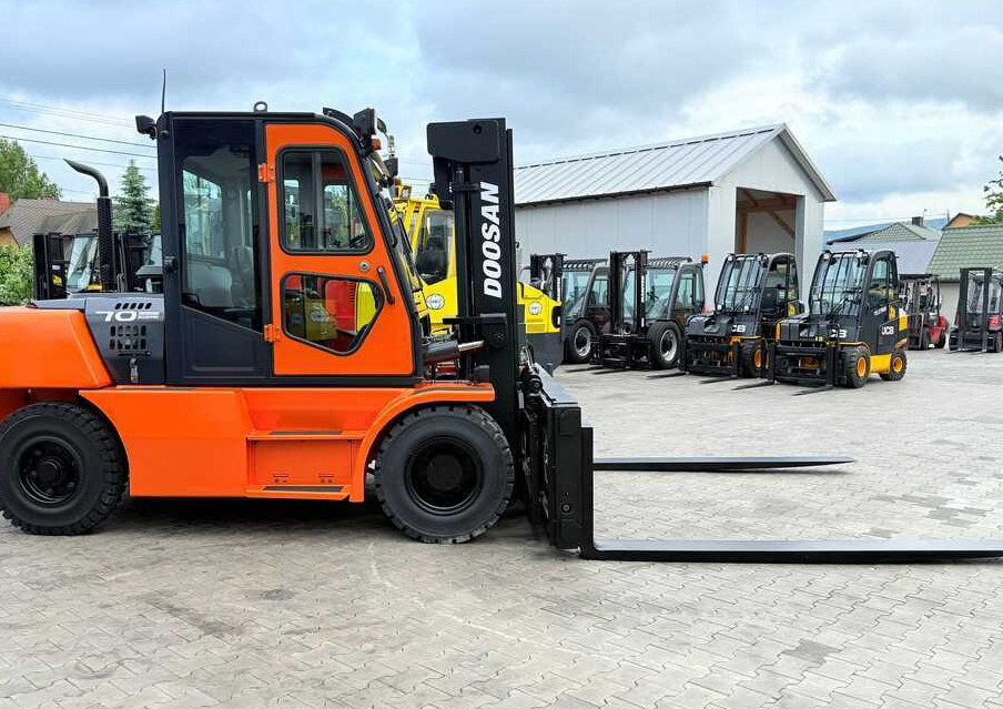 Doosan DOOSAN / DUPLEX 3000MM / SIDE SHIFT / FORK POSITIONER / 2500MM FORKS / 7000KG / CABIN / LIKE NEW - Dieseltruck: bilde 4 Doosan DOOSAN / DUPLEX 3000MM / SIDE SHIFT / FORK POSITIONER / 2500MM FORKS / 7000KG / CABIN / LIKE NEW - Dieseltruck: bilde 4
