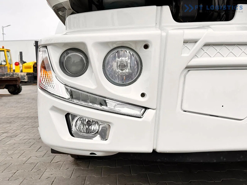 Renault Midlum 250 Renault D 250 / AUTOMATIC / 4X2 / 18 PALLETS / TAIL LIFT / SIDE BOARDS / curtainsider truck - Kapellbil: bilde 4 Renault Midlum 250 Renault D 250 / AUTOMATIC / 4X2 / 18 PALLETS / TAIL LIFT / SIDE BOARDS / curtainsider truck - Kapellbil: bilde 4