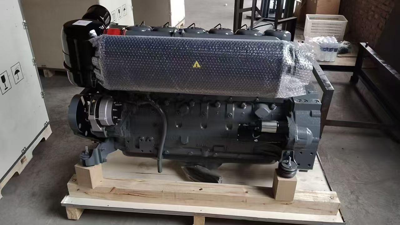 DEUTZ F4L912 - Motor for Gravemaskin: bilde 1 DEUTZ F4L912 - Motor for Gravemaskin: bilde 1