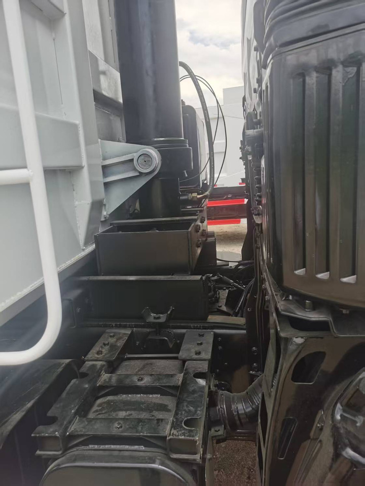 HINO 6×4,10 wheels - Tippbil: bilde 3 HINO 6×4,10 wheels - Tippbil: bilde 3