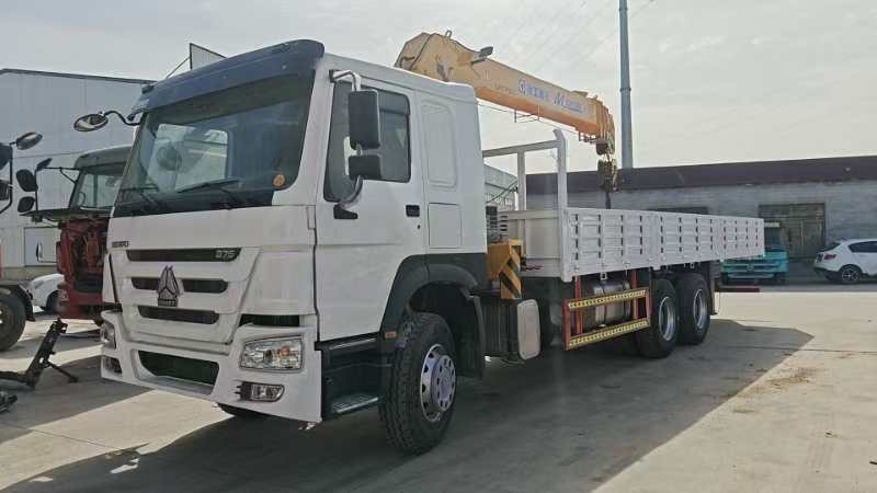 HOWO ,XCMG HOWO 375 engine,XCMG 12 tons crane truck - Kranbil: bilde 1 HOWO ,XCMG HOWO 375 engine,XCMG 12 tons crane truck - Kranbil: bilde 1