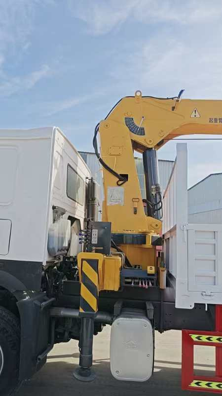 HOWO ,XCMG HOWO 375 engine,XCMG 12 tons crane truck - Kranbil: bilde 2 HOWO ,XCMG HOWO 375 engine,XCMG 12 tons crane truck - Kranbil: bilde 2