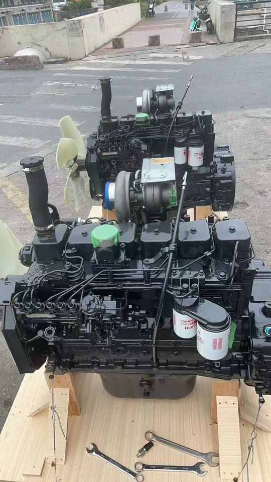 KOMATSU 6D102E - Motor for Gravemaskin: bilde 1 KOMATSU 6D102E - Motor for Gravemaskin: bilde 1