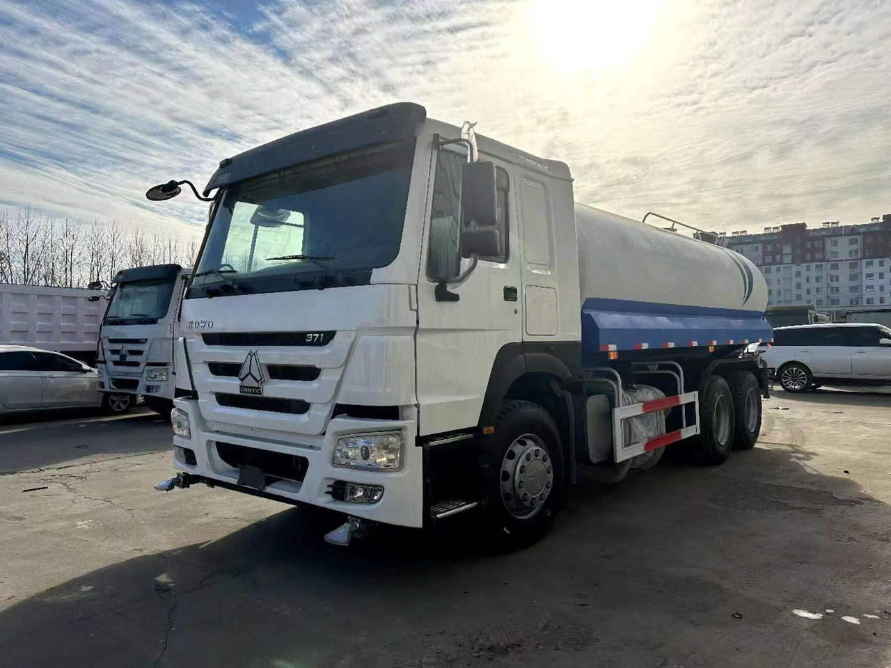 SINOTRUK 20  cubic  meters  tanker - Tankbil: bilde 2 SINOTRUK 20  cubic  meters  tanker - Tankbil: bilde 2