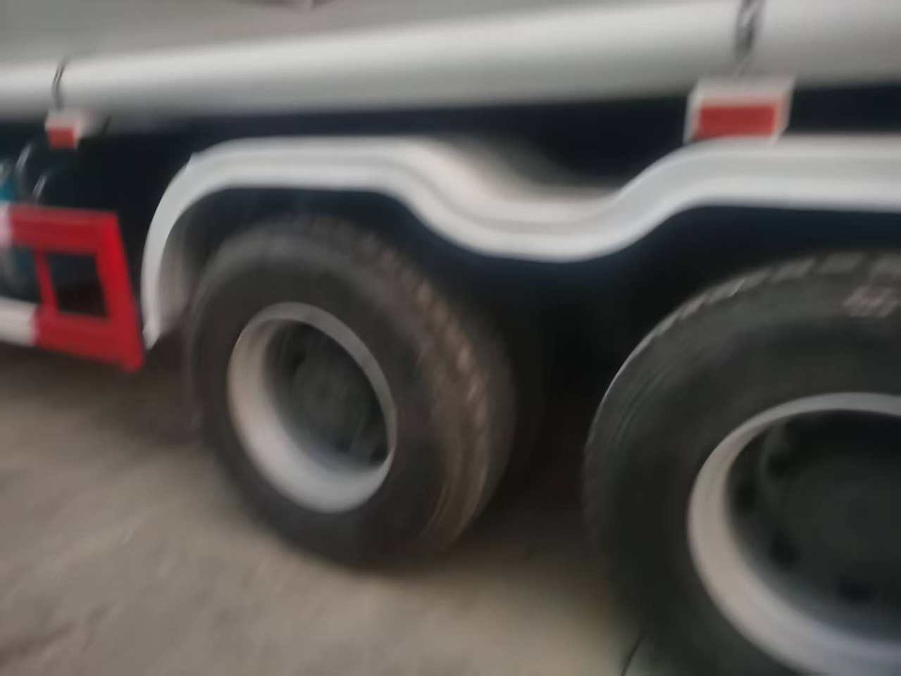 SINOTRUK HOWO 371HP,6×4,20 cubic - Tankbil: bilde 3 SINOTRUK HOWO 371HP,6×4,20 cubic - Tankbil: bilde 3