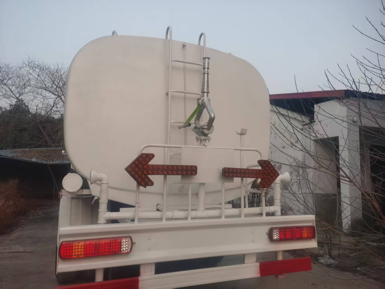 SINOTRUK HOWO 371HP,6×4,20 cubic - Tankbil: bilde 3 SINOTRUK HOWO 371HP,6×4,20 cubic - Tankbil: bilde 3