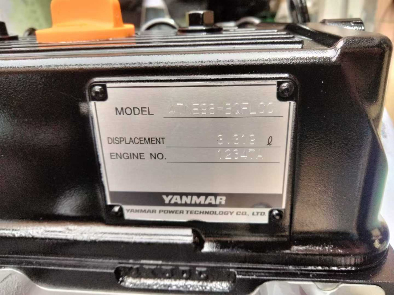 YANMAR 4TNE98 - Motor for Gravemaskin: bilde 2 YANMAR 4TNE98 - Motor for Gravemaskin: bilde 2