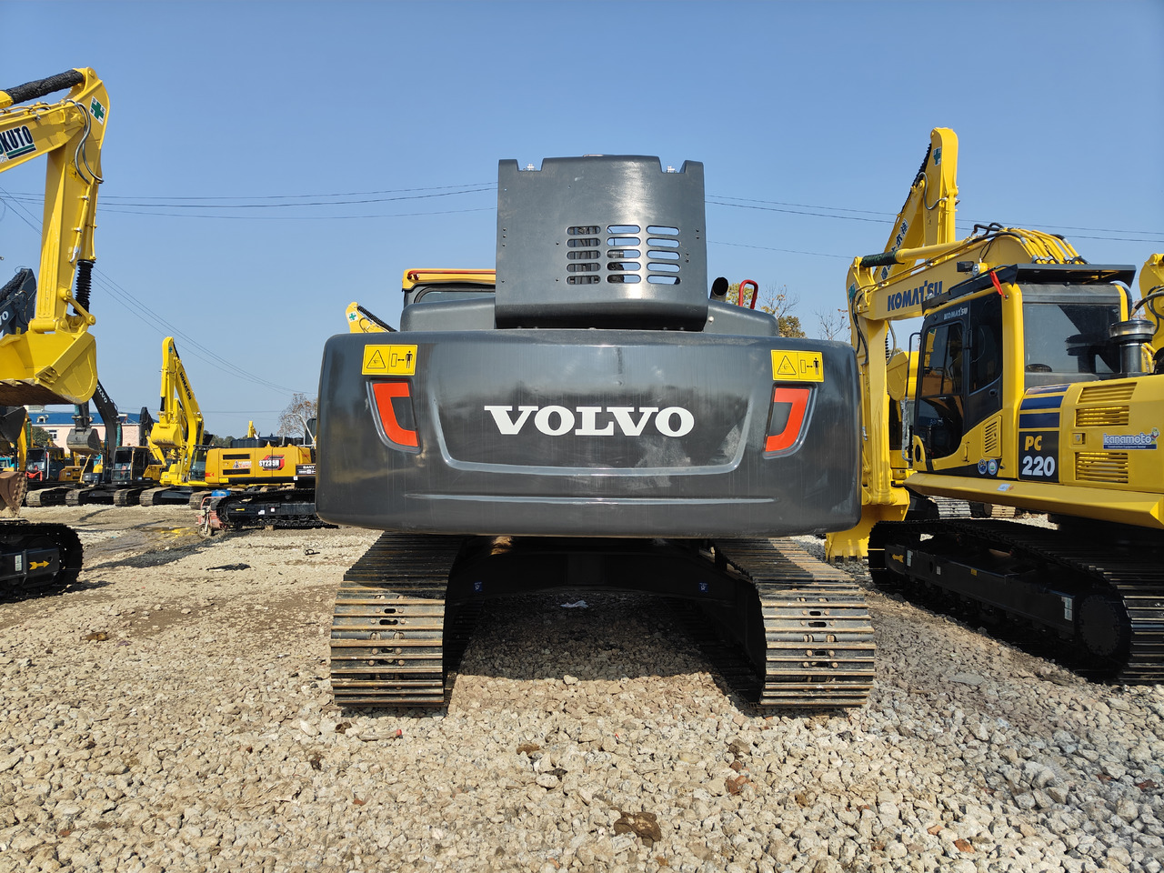 Good Condition Used Excavator volvo EC240 Second-hand - Gravemaskin: bilde 2 Good Condition Used Excavator volvo EC240 Second-hand - Gravemaskin: bilde 2