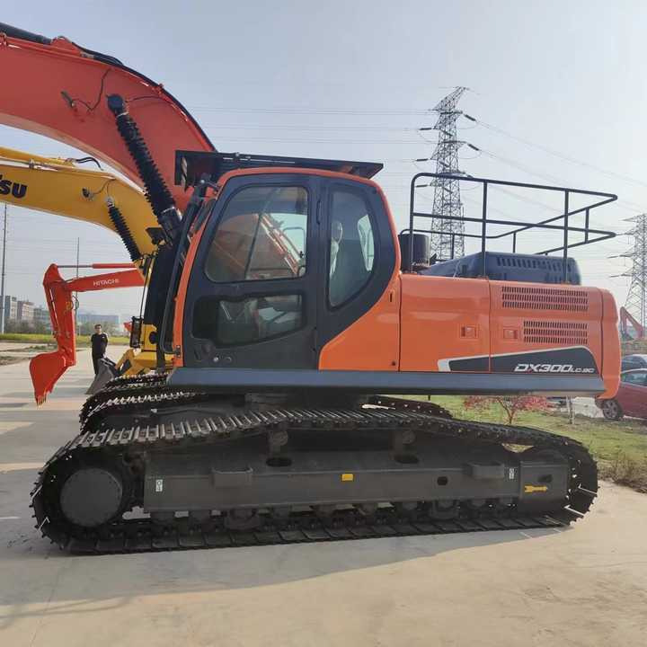 Korea Made Doosan Digger Dx300lc Doosan Used Machinery Excavator , Doosan Dx220 Dx300 Dx200 - Beltegraver: bilde 1 Korea Made Doosan Digger Dx300lc Doosan Used Machinery Excavator , Doosan Dx220 Dx300 Dx200 - Beltegraver: bilde 1